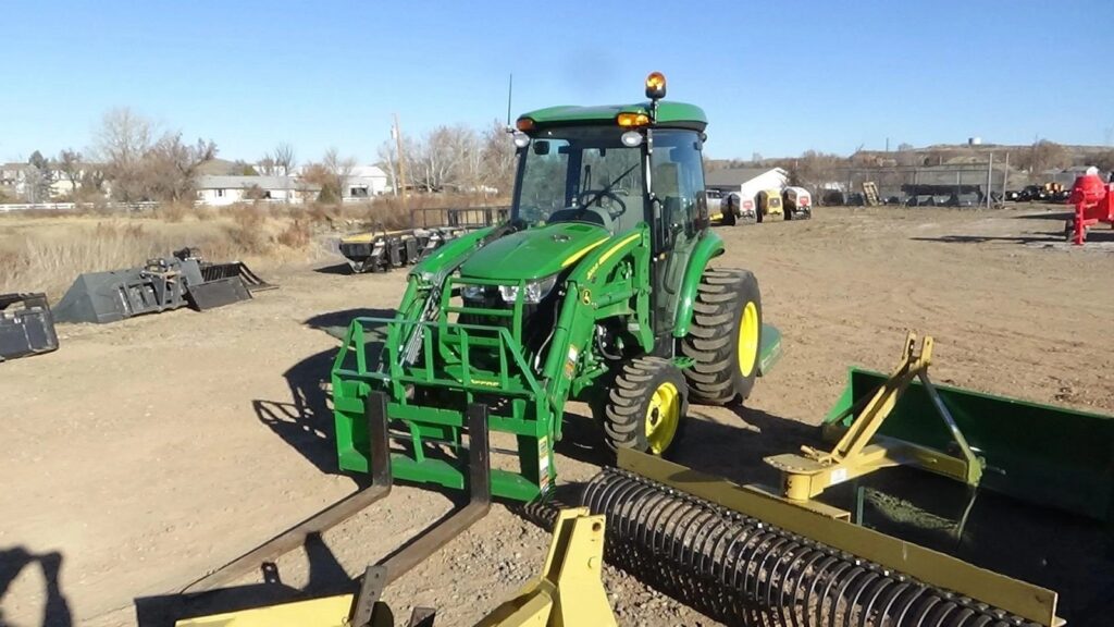 2020 JOHN DEERE 3046R Package Deal